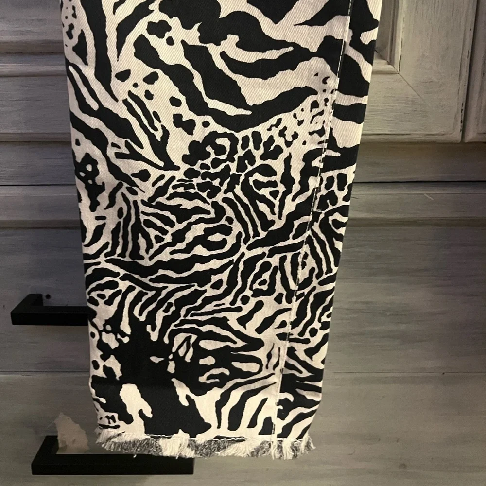 Tyler Boe Black‎ & White Animal Print Twill Frayed Jean